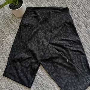 ACTA WEAR Black Leopard Print Leggings